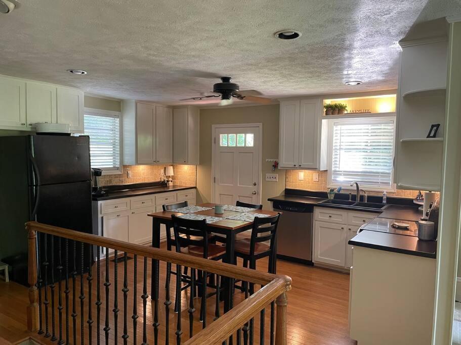Cozy, Lake Lanier Property With Amazing Views Villa Dawsonville Eksteriør billede